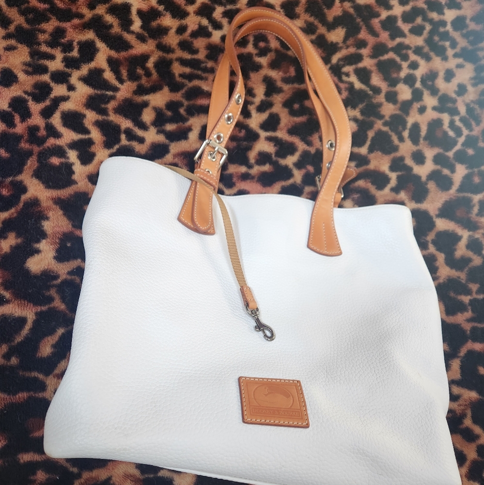 Dooney & Bourke Emily leather White Tote🤍